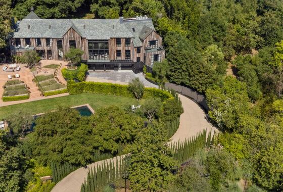 13471C1753393019792 2650 Benedict Canyon Drive