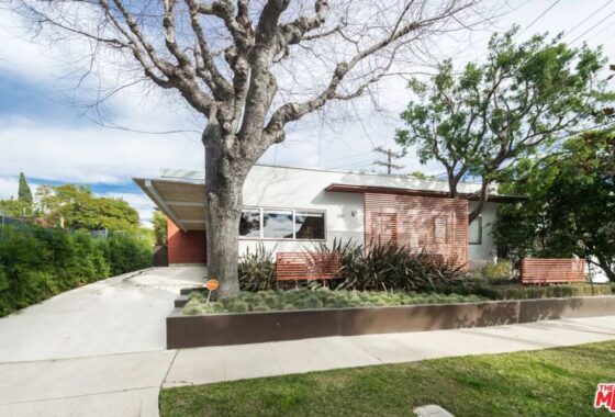 13983C1693897546252 1254 Fairburn Avenue