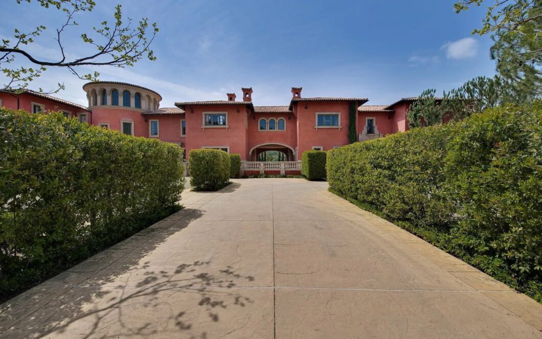 13983C1693971471365 76 Beverly Park Lane