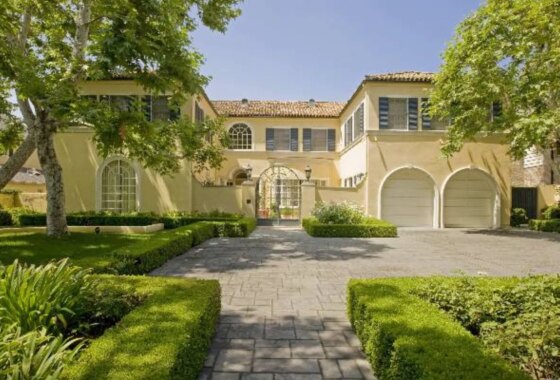 13983C1693973862930 709 N Maple Drive