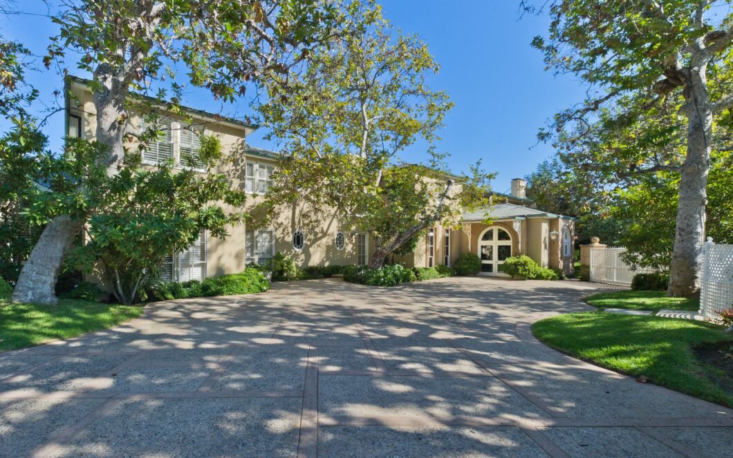 13983C1693973951339 200 S Mapleton Drive