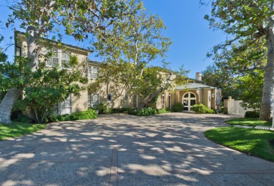 13983C1693973951339 200 S Mapleton Drive