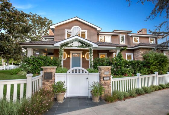 13983C1693974790838 1230 Georgina Avenue