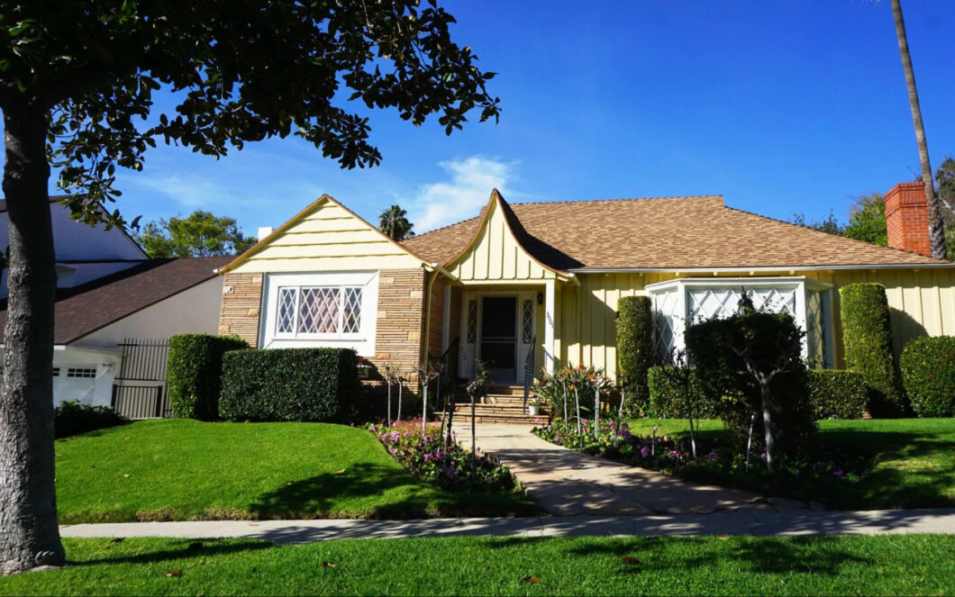 13983C1693979092385 3001 Cavendish Drive
