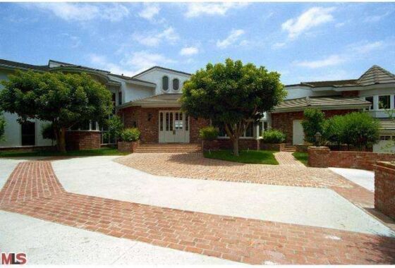 13983C1693982289378 16475 Mulholland Drive