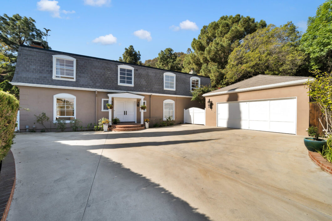 13983C1693985362379 2649 Byron Place