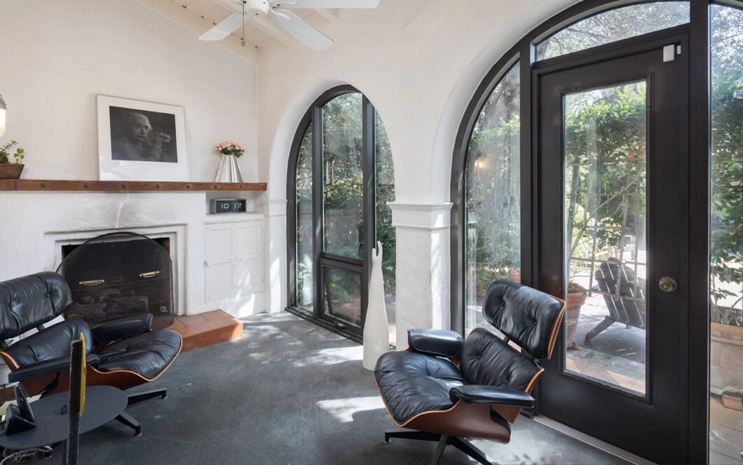 13983C1693987216298 800 S Beverly Glen