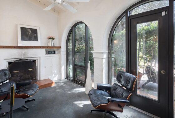 13983C1693987216298 800 S Beverly Glen