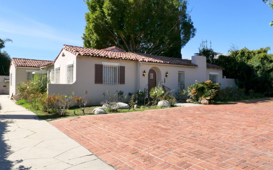 13983C1693987438851 603 N Bedford Drive