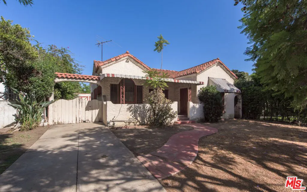 13983C1693988557609 734 N Harper Avenue