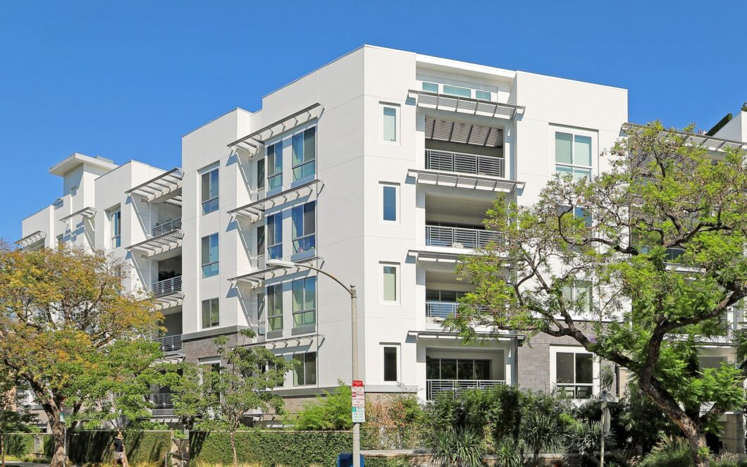 13983C1693988935103 460 N Palm Drive #202