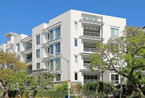 13983C1693988935103 460 N Palm Drive #202