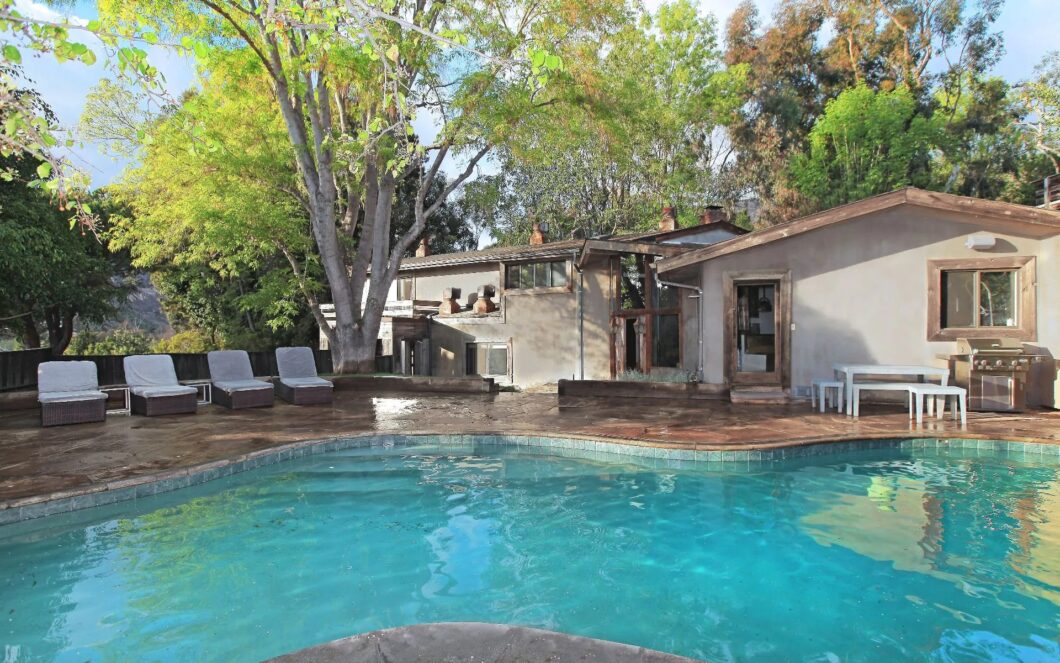 13983C1693989371350 3621 Serra Road