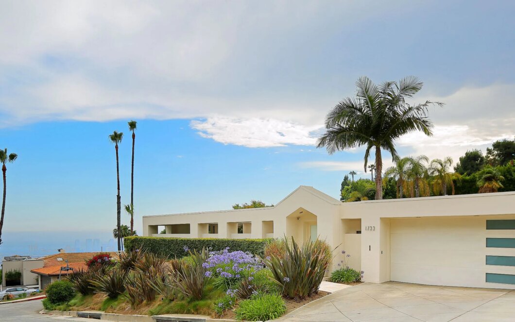 13983C1694005689361 1733 N Doheny Drive