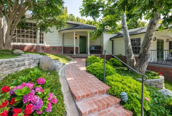 13983C1694044757373 10434 Wyton Drive