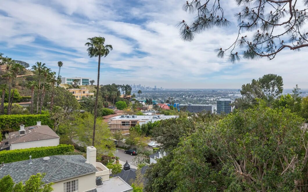 13983C1694049430843 1450 Sunset Plaza Drive