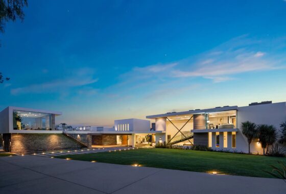13983C1694057412901 3000 Benedict Canyon Drive