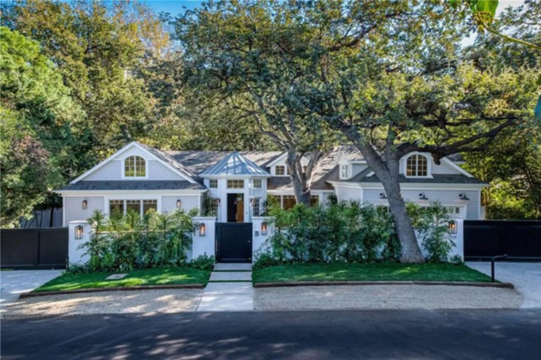 13983C1694059310260 17204 Rancho Street