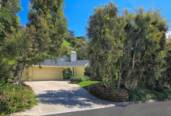 13983C1694060152274 1488 Rising Glen Road