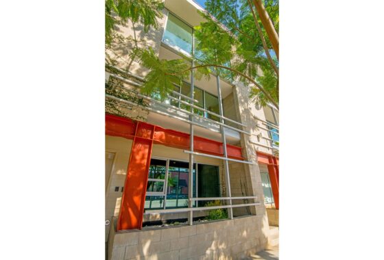 13983C1694062130172 6617 Melrose Avenue