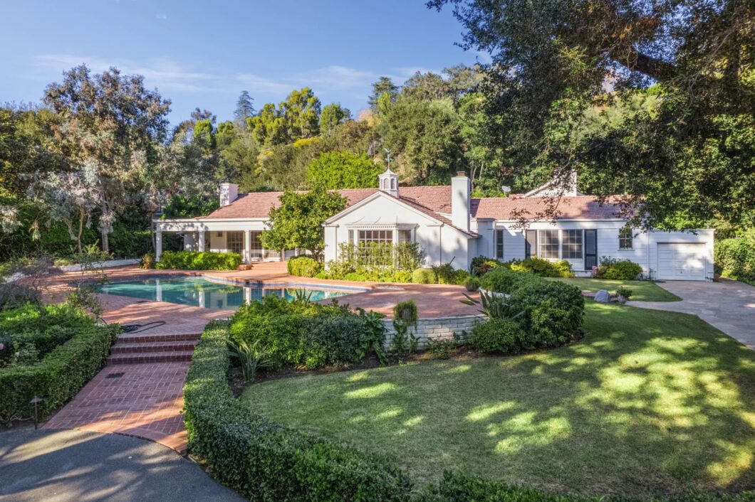 13983C1694064589012 2130 Mandeville Canyon Road