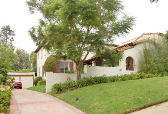 13983C1694071022654 10479 Holman Avenue