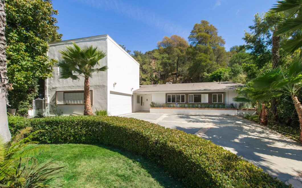 13983C1694071571089 1980 Coldwater Canyon Drive