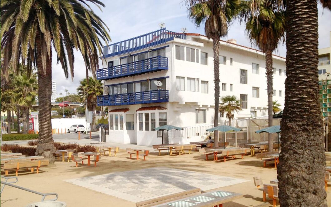 13983C1694071661707 1647 Ocean Front Walk