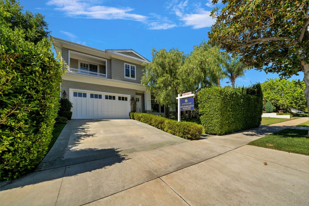 13983C1694742931639 127 N Bowling Green Way