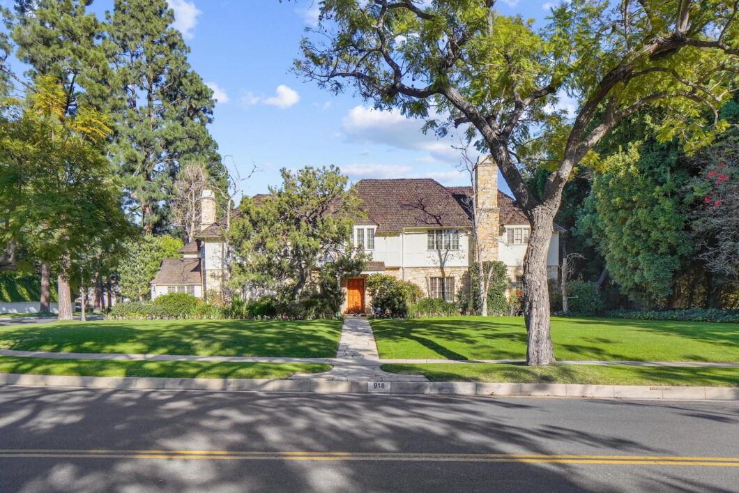 13983C1710889782370 918 N Whittier Dr
