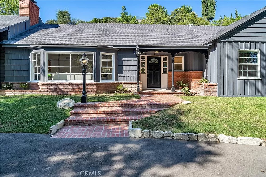 13983C1728608147154 4267 Mooncrest Pl