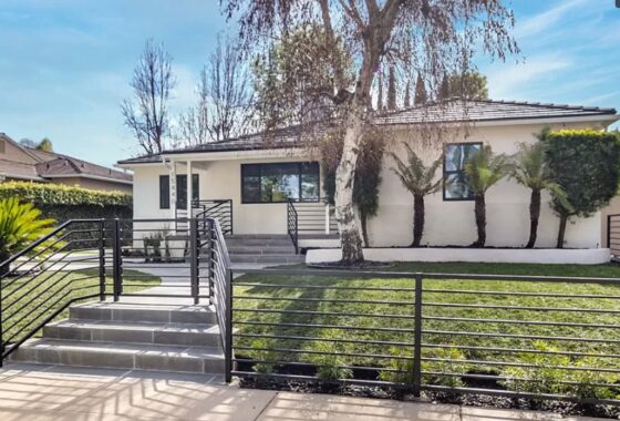 13983C1728608297944 15440 Varden St
