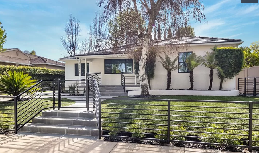 13983C1728608297944 15440 Varden St