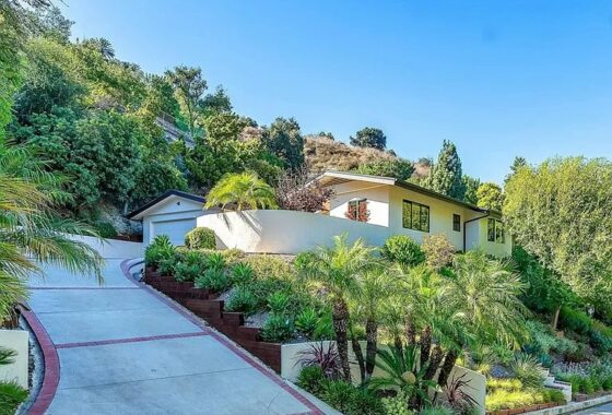 13983C1728608355043 3747 Benedict Canyon Ln