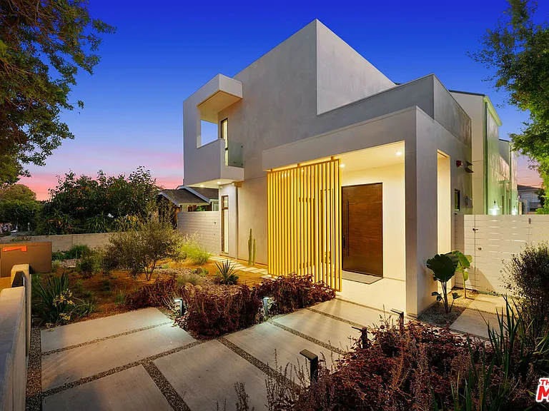 13983C1749742392140 918 22nd St