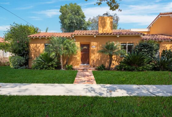 14806572 2222 Balsam Avenue