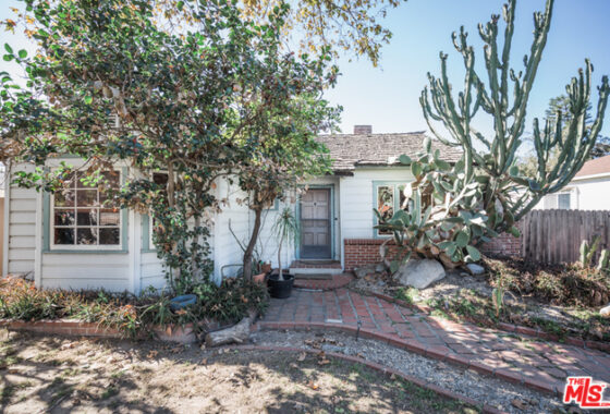 14808873 3715 Grand View Blvd.
