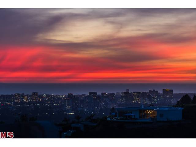 14809602 1867 Sunset Plaza Dr