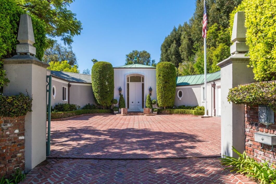 14810655 805 North Hillcrest Rd