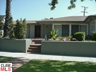 14811181 207 10th St