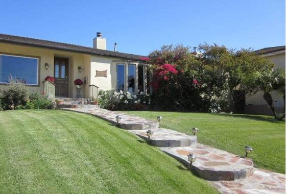 14811208 11410 Victoria Ave