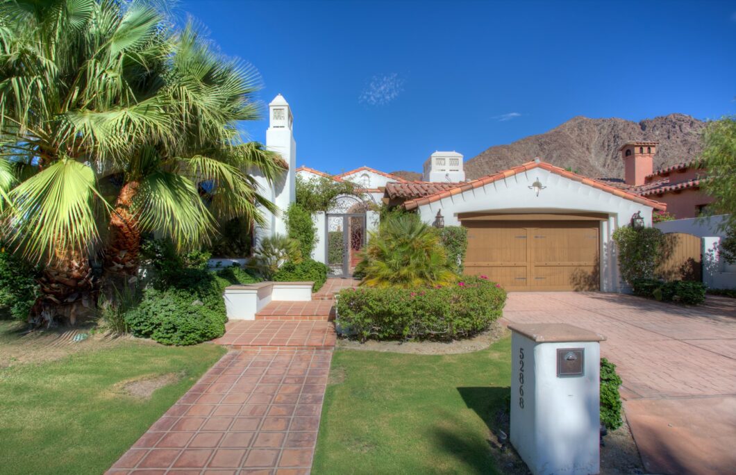14811639 52868 Claret Cove