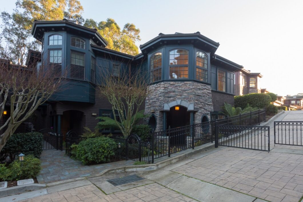 14812212 70 De Silva Island Dr
