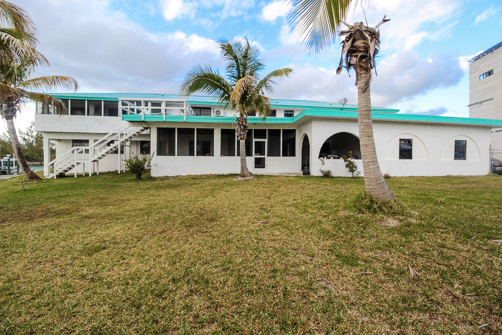 14812302 Canal Front Estate in Bell Channel