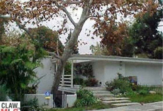 14813452 915 Centinela Ave