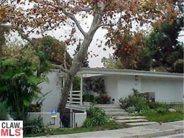 14813452 915 Centinela Ave