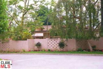 14813485 364 N Bristol Ave