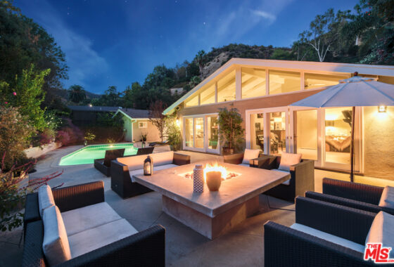 14814350 3827 Mandeville Canyon Rd