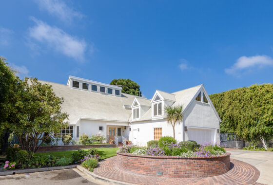 14814351 100 Larkin Pl