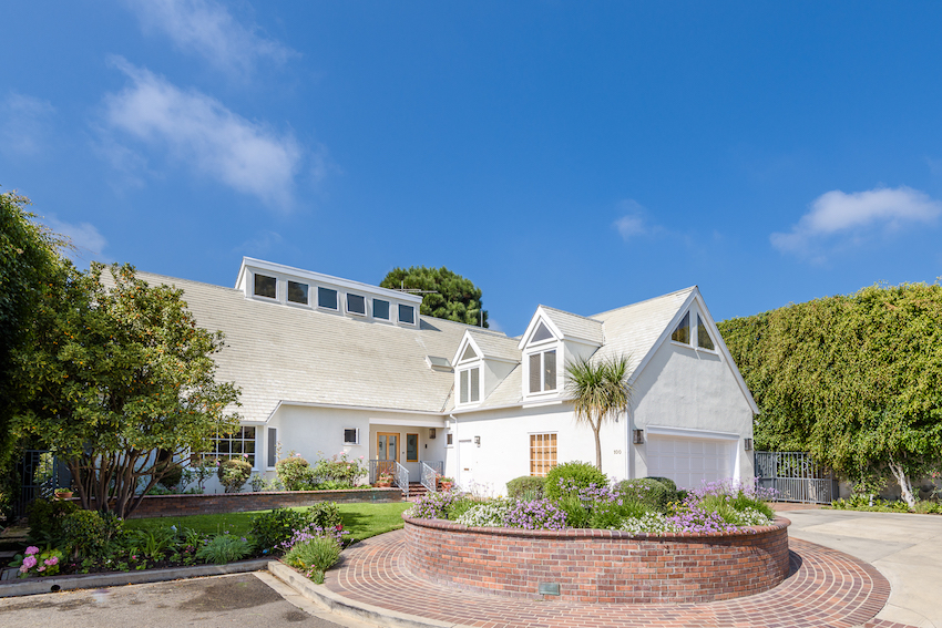 14814351 100 Larkin Pl